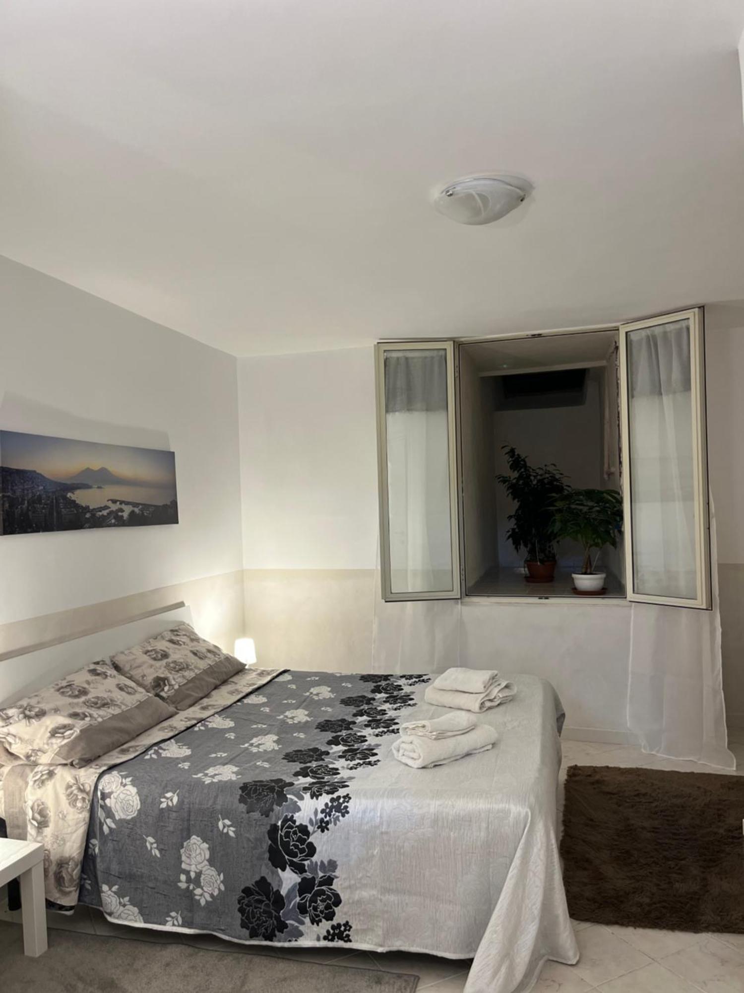 Вилла Casa Elena - Casa Vacanze Napoli Centro Экстерьер фото